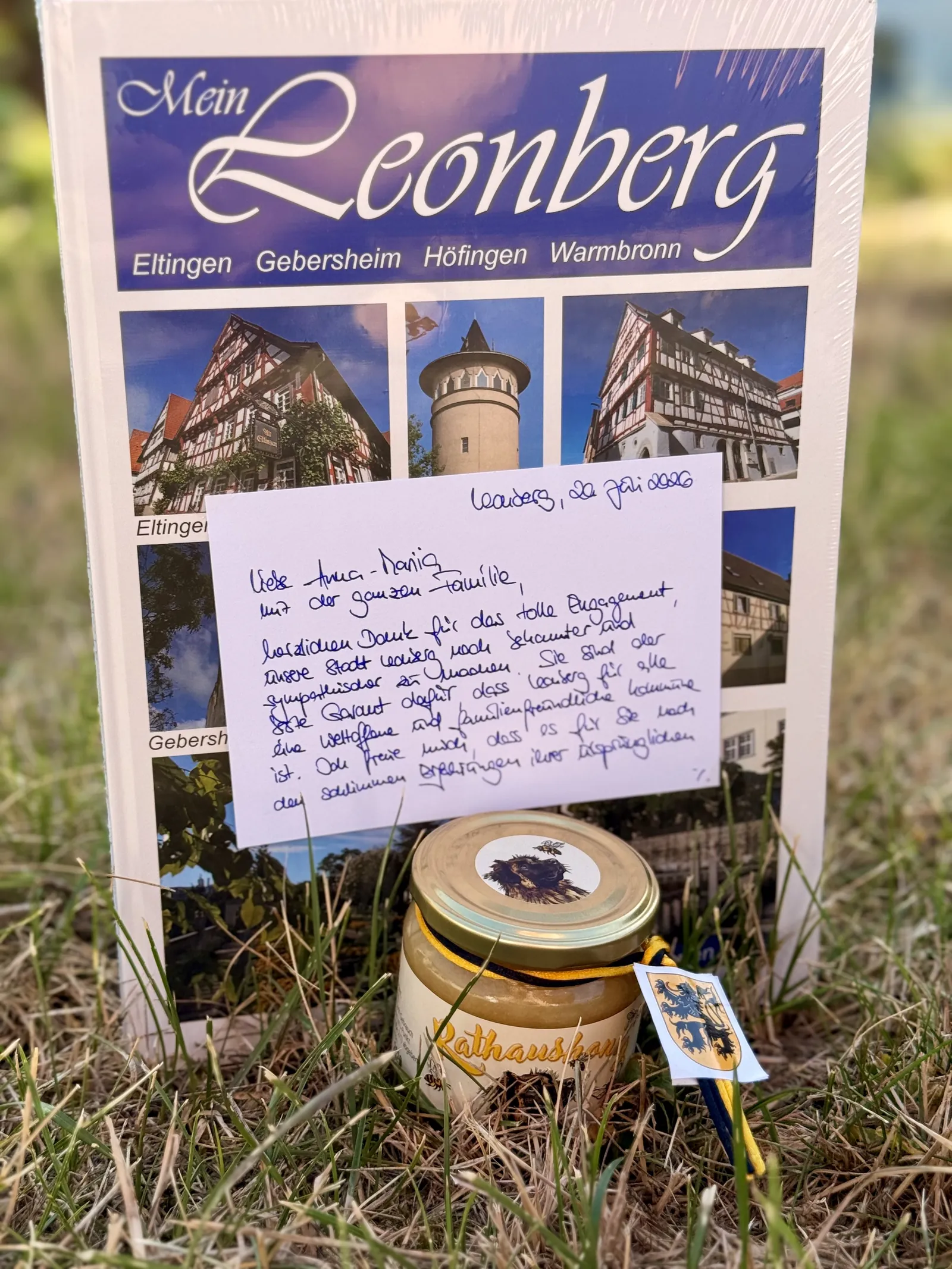 «Mein Leonberg» und der Rathaushonig — Geschenke der Ersten Bürgermeisterin